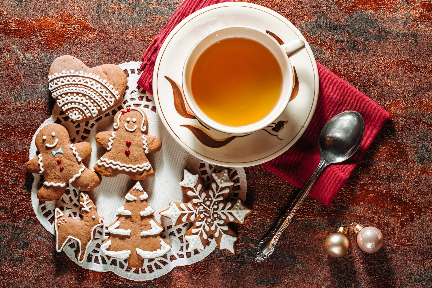 🍵 Sip Into the Season with Our Best-Selling Holiday Teas! 🍂